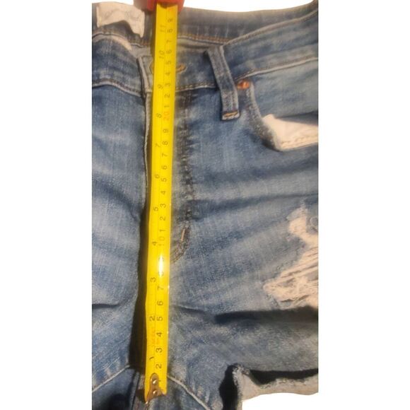 Universal Thread Distressed Denim Cutoff Shorts Size 8/29. - Picture 7 of 10